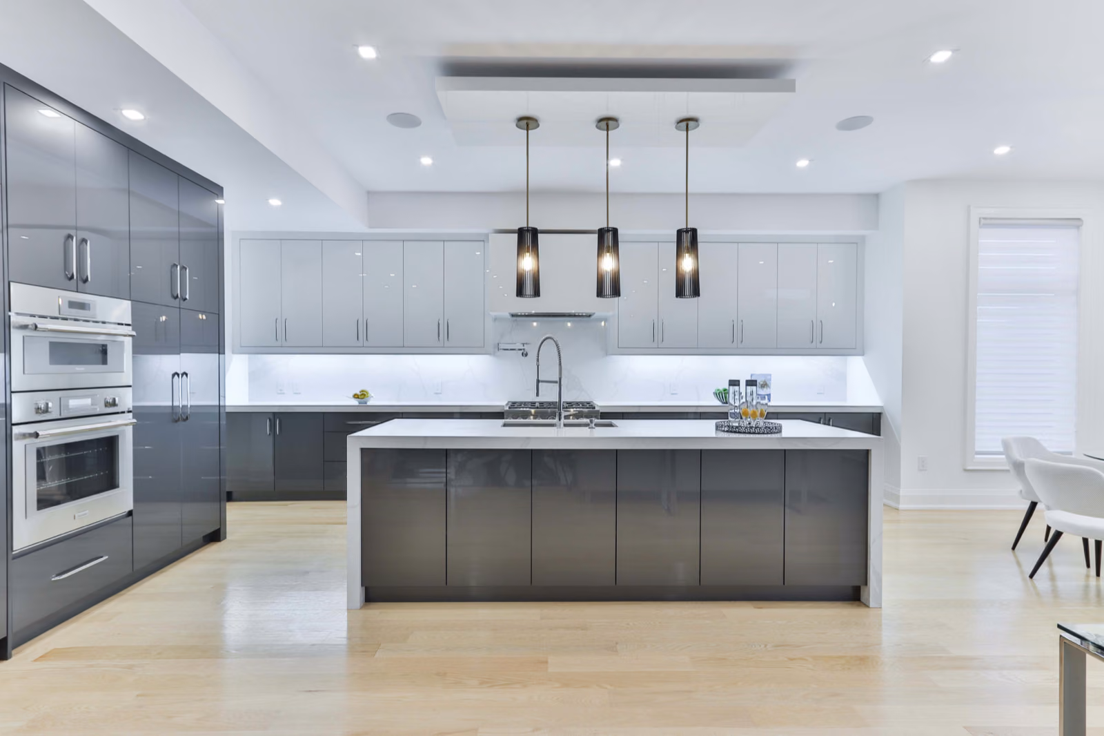 Image of different cabinet knobs and handles