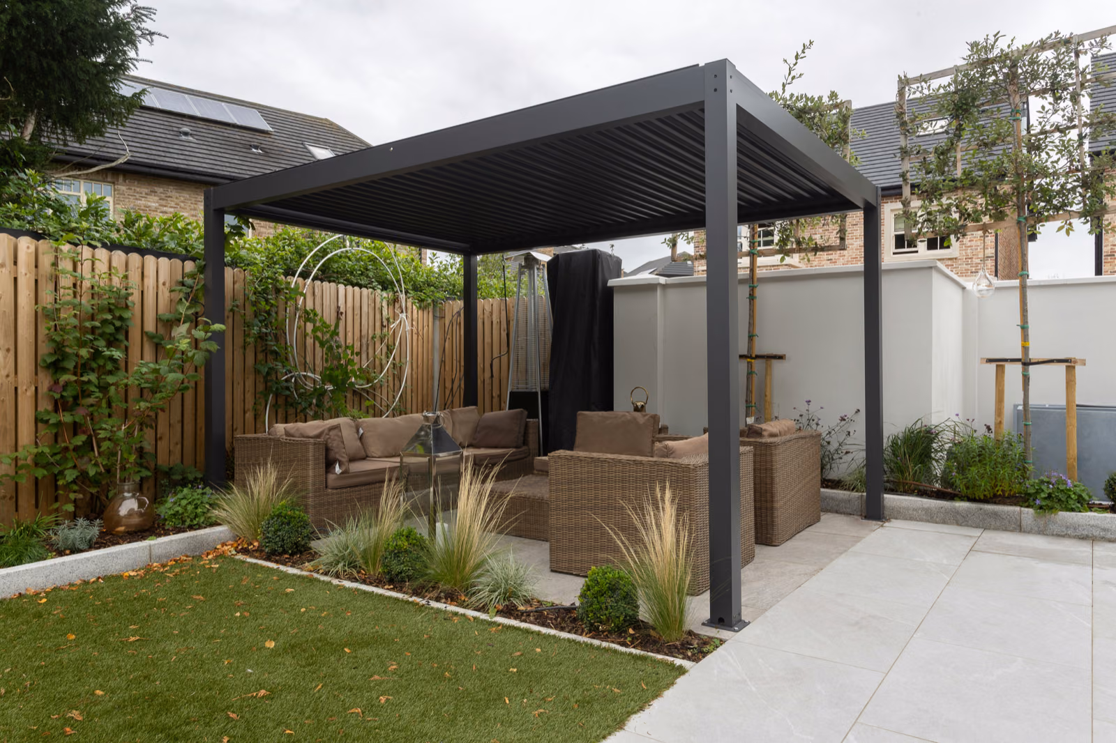 Landscaping Outdoor Living Space for Privacy