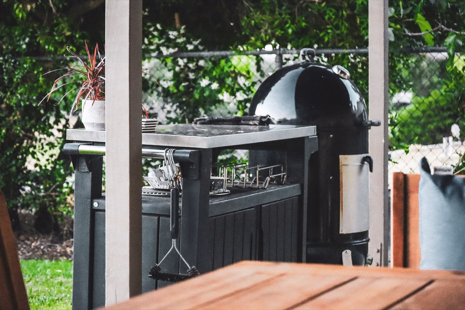 Outdoor Kitchens and Grilling Stations