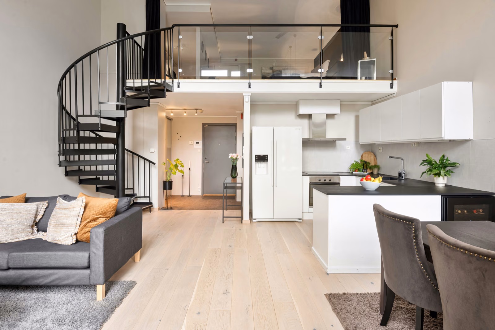 Safety & Beauty in Modern Staircase Design