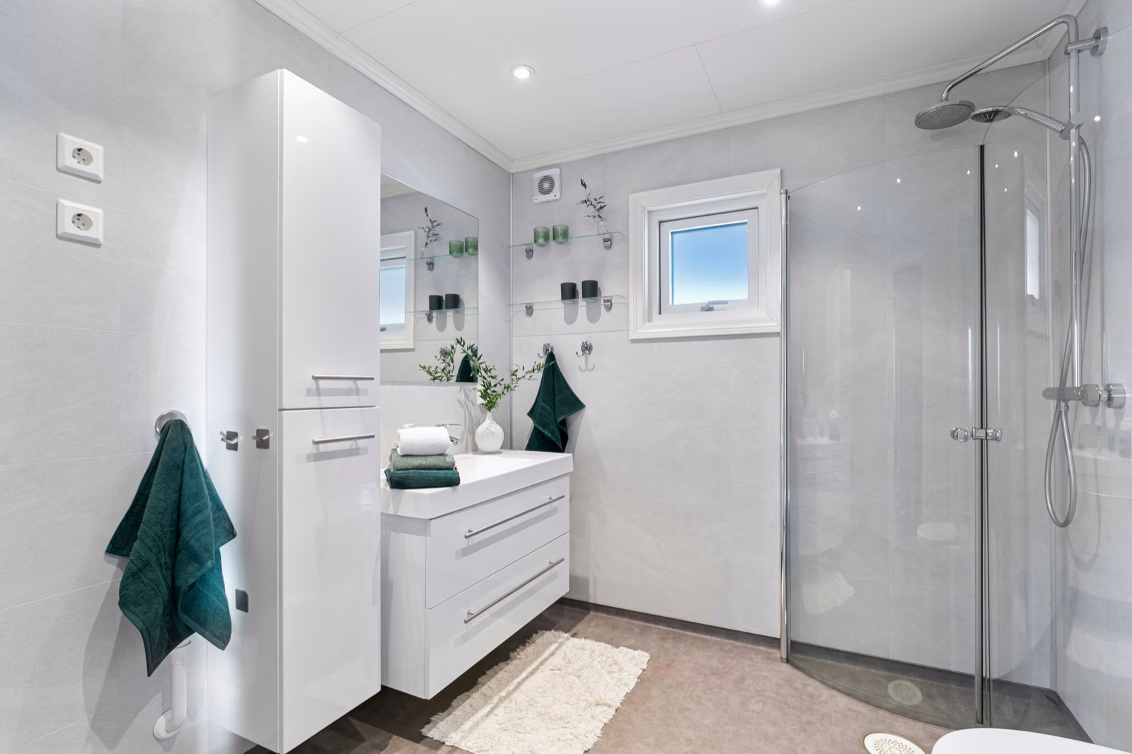 A bright, airy bathroom with clean, modern lines. Pristine white subway tiles line the walls, accented by sleek, chrome fixtures.