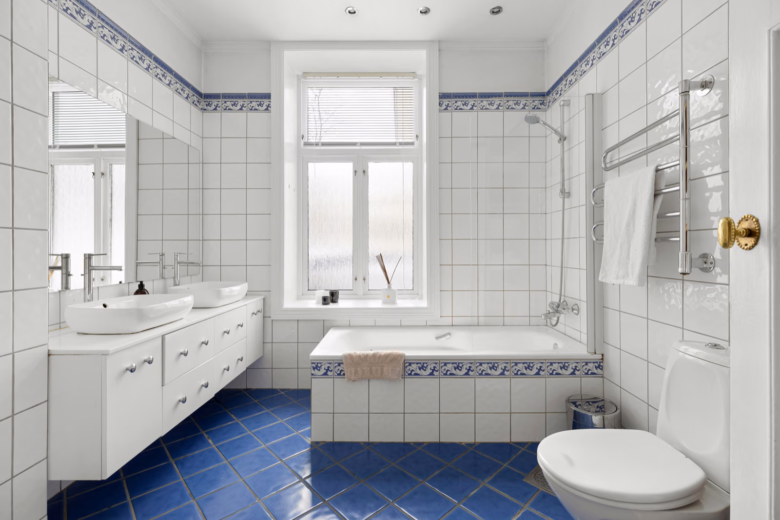 image of a shower with large format porcelain tiles.