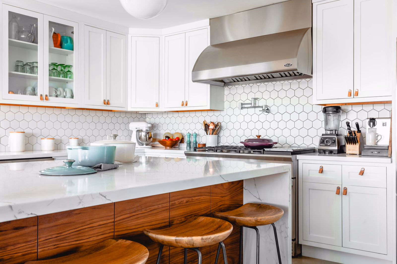 Create an image of a modern kitchen with navy Shaker cabinets and mixed metals.